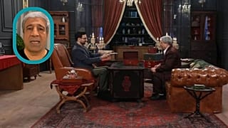 اهدای کفن به شرکت کنندگان در یک برنامه 