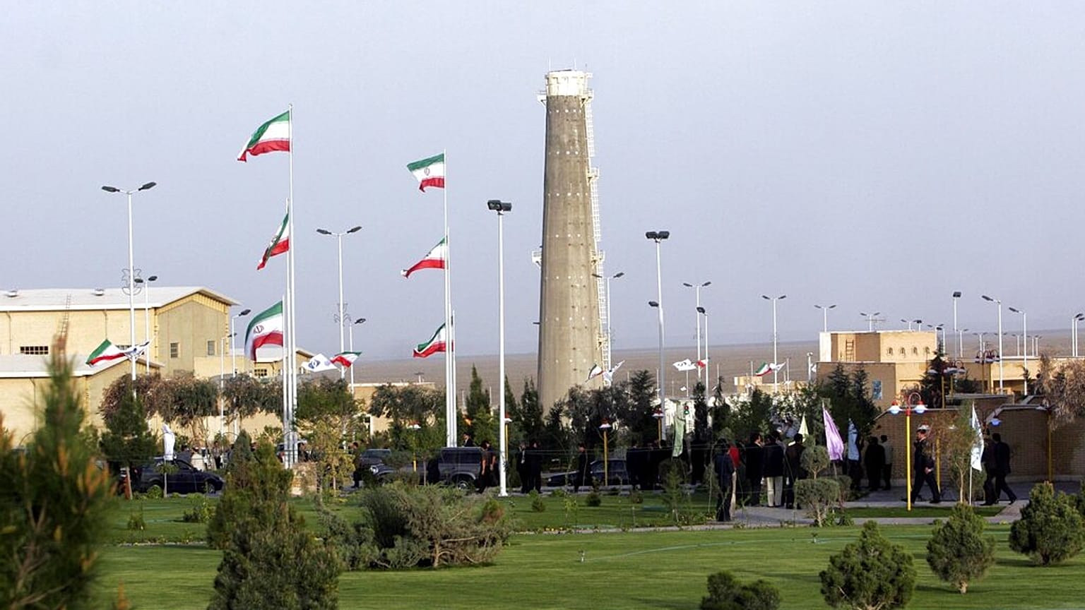 منشأة التخصيب النووي الإيرانية في نطنز على بعد 300 كم 186 (ميل) جنوب العاصمة طهران، إيران، الاثنين 9 أبريل/نيسان 2007. 
