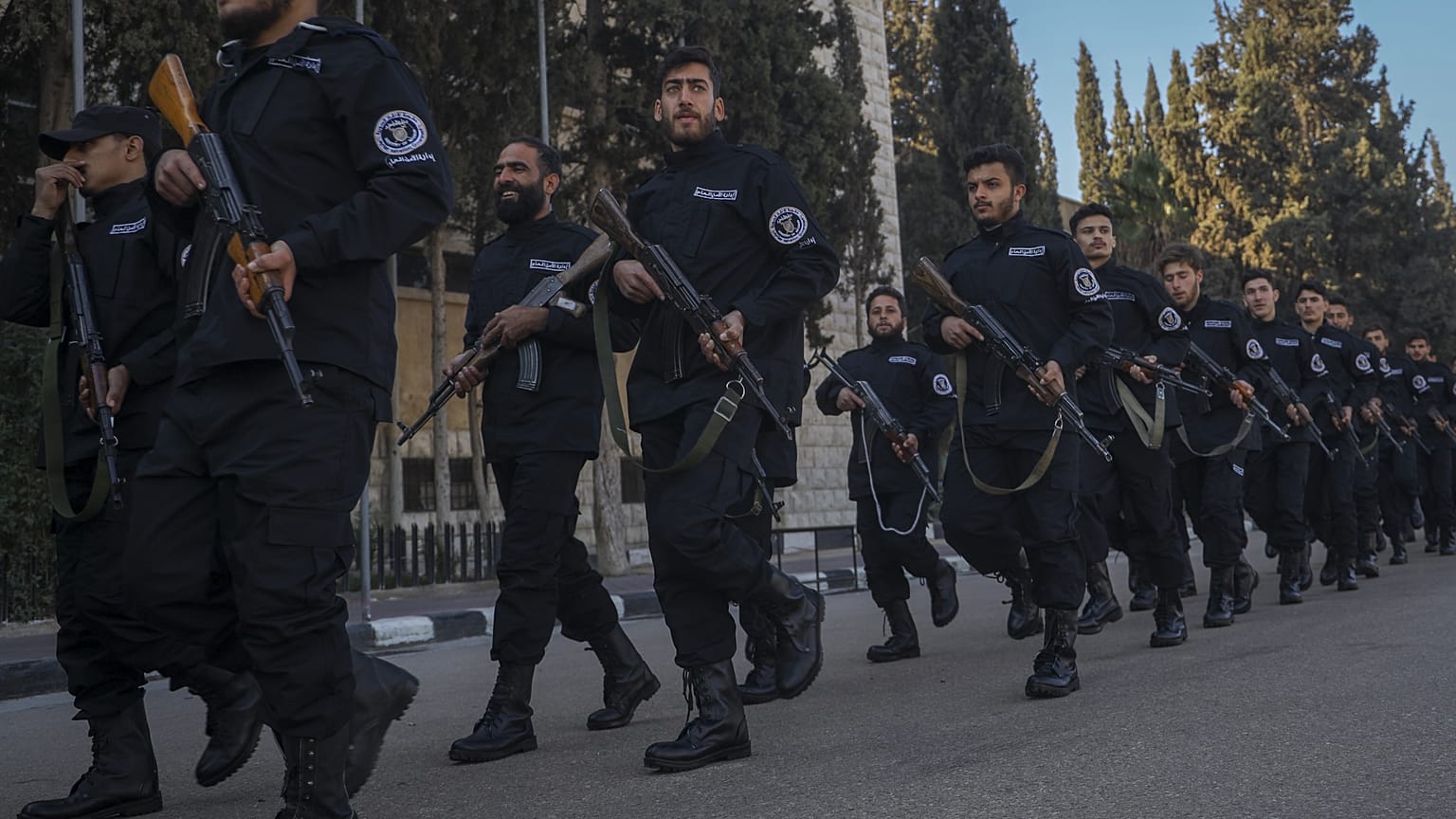 Rekruten der neuen Regierungspolizei bei einer Ausbildungs- und Abschlussveranstaltung an der Polizeihochschule in Damaskus, Syrien, 14. Januar 2025