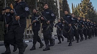 نیروی پلیس دولت جدید در طی یک جلسه آموزشی و فارغ التحصیلی در دانشکده پلیس در دمشق
