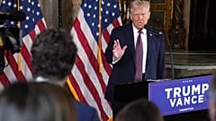 Donald Trump, Mar-a-Lago malikanesinde gazetecilerin sorularını yanıtlıyor, 7 Ocak 2025