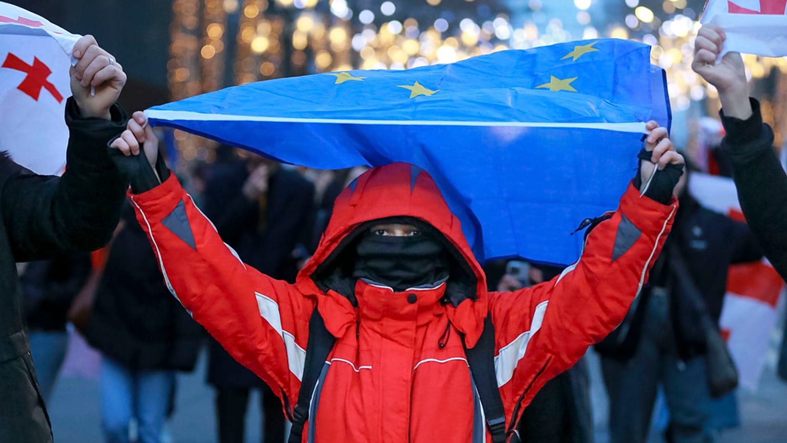 In Tiflis sind Arbeiter angegriffen worden, die an einem dreistündigen Generalstreik teilgenommen hatten.
