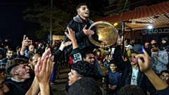 Ünneplő tömeg a tűzszünet bejelentése után a Gázai övezetben