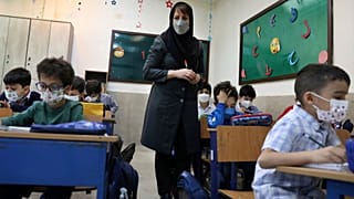 یک مدرسه ابتدایی در تهران در دوران کرونا