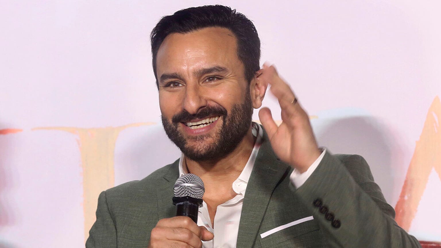 DOSYA: Bollywood oyuncusu Saif Ali Khan, 19 Kasım 2019 tarihinde Hindistan'ın Mumbai kentinde Tanhaji filminin fragman lansmanına katıldı.