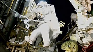ABD'li astronot Suni Williams, bir uzay yürüyüşü sırasında Uluslararası Uzay İstasyonu'nun dışında çalışıyor, 16 Ocak 2025.