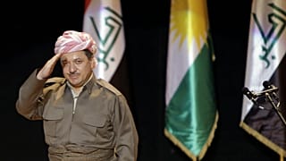 Irak Kürt Bölgesel Yönetimi'ne (IKBY) uzun yıllar liderlik etmiş Mesud Barzani, Erbil'deki yerel parlamentoyu selamlıyor, 20 Ağustos 2009