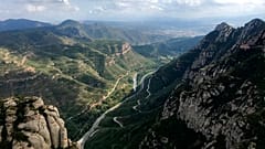 Τα βουνά Μονσεράτ κοντά στη Βαρκελώνη