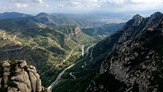 Τα βουνά Μονσεράτ κοντά στη Βαρκελώνη