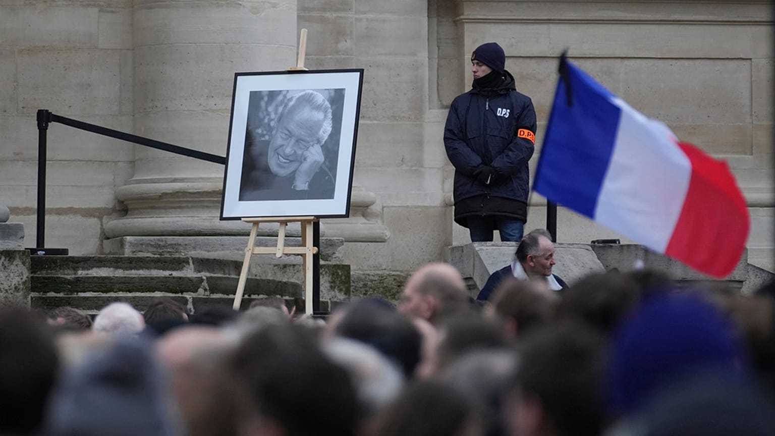 Πορτρέτο του J.-M. Le Pen μπροστά από το Val-de-Grace στις 16 Ιανουαρίου 2025.