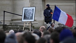 Retrato de J.-M. Le Pen em frente ao Val-de-Grace a 16 de janeiro de 2025.