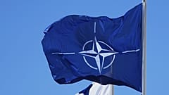 Helsinki'deki Dışişleri Bakanlığı binası üzerindeki NATO bayrağı, 4 Nisan, 2023