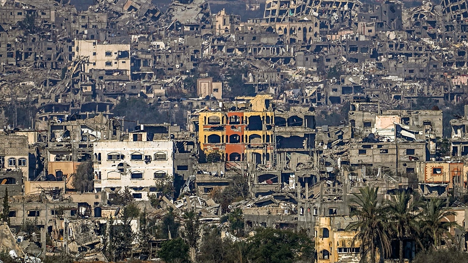 Ein zerstörter Teil von Gaza-Stadt, vom Süden Israels aus gesehen, 2. Januar 2025