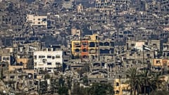 İsrail'in güneyinden görüldüğü şekliyle Gazze Şehri'nin yıkılmış bir bölümü, 2 Ocak, 2025
