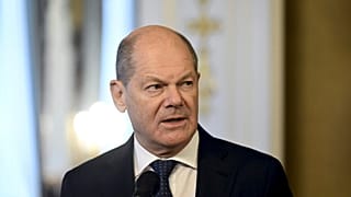 FILE: Il Cancelliere tedesco Olaf Scholz rilascia una dichiarazione durante il vertice dei Paesi NATO del Mar Baltico a Helsinki, Finlandia, martedì 14 gennaio 2025.