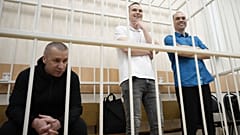 Navalnij jogi képviselői a bíróság előtt