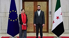 Hazırlık, Kriz Yönetimi ve Eşitlik Komiseri Hadja Lahbib, Suriye'deki HTŞ yönetiminin lideri Ahmed eş-Şara ile beraber, 18 Ocak 2025
