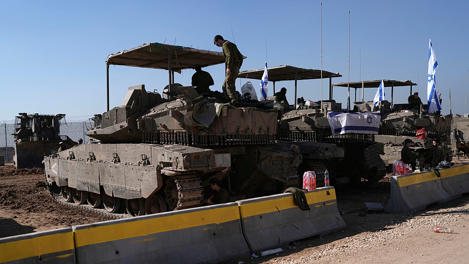 Des soldats israéliens à la frontière en Israël et la bande de Gaza, samedi 18 janvier 2025.