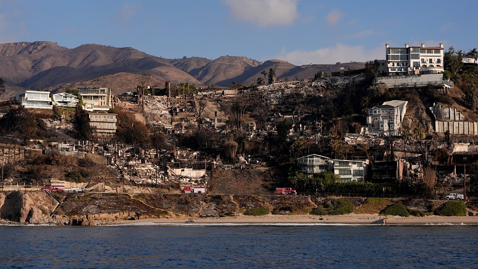 Los Angeles yangınlarında mağdurların sayısı artıyor.