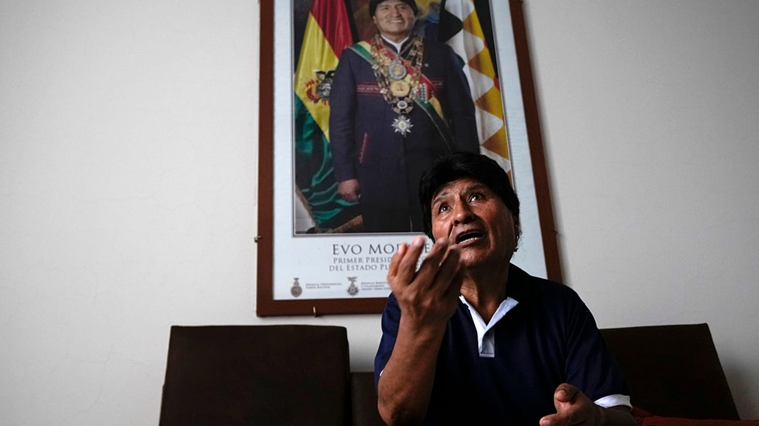 Bolivya'nın eski Devlet Başkanı Evo Morales, 21 Kasım 2024'te Chapare bölgesindeki Lauca N'de bir röportaj sırasında konuşuyor