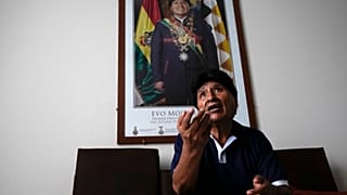 Bolivya'nın eski Devlet Başkanı Evo Morales, 21 Kasım 2024'te Chapare bölgesindeki Lauca N'de bir röportaj sırasında konuşuyor