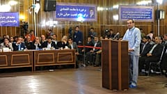 Ein Angeklagter vor einem Gericht in Teheran, 18. Februar 2012. 