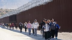 گروهی از مهاجران در مرز آمریکا و مکزیک