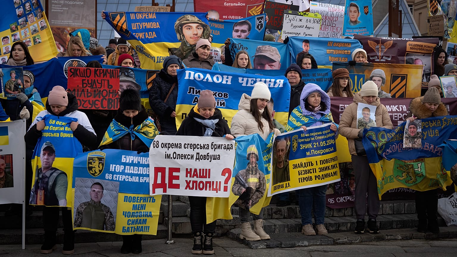 Manifestación en Kiev para exigir la liberación de los prisioneros de guerra ucranianos cautivos en Rusia, el 18 de enero de 2025.