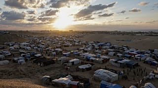 مخيم المواصي للنازحين الفلسطينيين في خان يونس وسط قطاع غزة، السبت 18 يناير/كانون الثاني 2025
