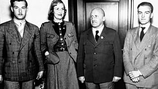 Almanya'nın Nürnberg kentinde Bavyera tarzı kostümlü Unity Mitford ve sağdan ikinci sıradaki Julius Streicher, 6 Haziran 1938.