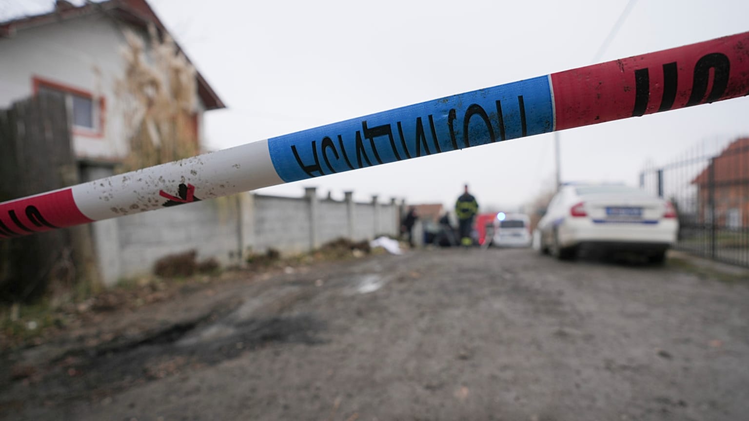Rendőrségi kordon az idősotthon előtt