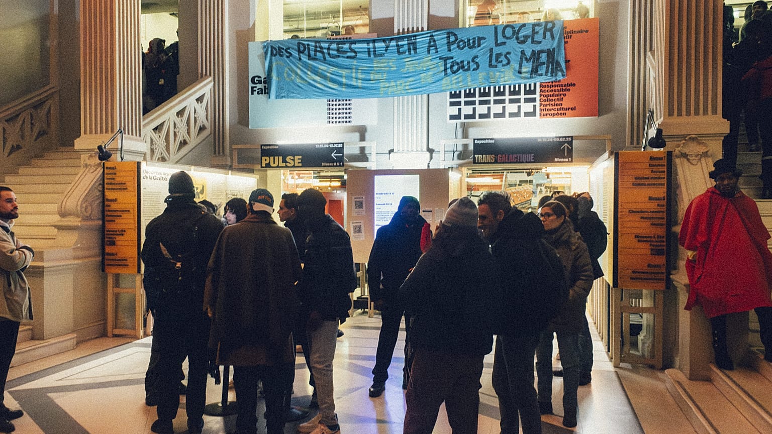 La Gaîté Lyrique está ocupada desde el 10 de diciembre por el Colectivo de Jóvenes de Belleville. 