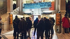 A Gaîté Lyrique está ocupada desde 10 de dezembro pelo Coletivo de Jovens de Belleville. 