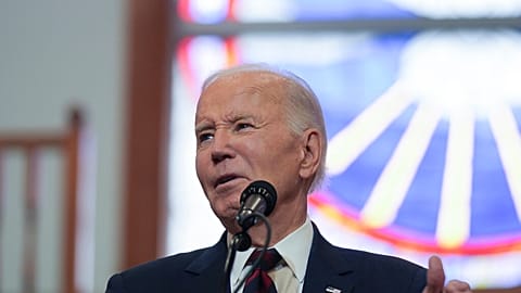 Joe Biden amerikai elnök beszél egy istentiszteleten a Royal Missionary Baptist Churchben az észak-carlestoni North Charlestonban, 2025. január 19-én, vasárnap.