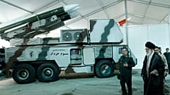 بازدید علی خامنه‌ای از نمایشگاه دستاوردهای نیروی هوافضای سپاه پاسداران ایران