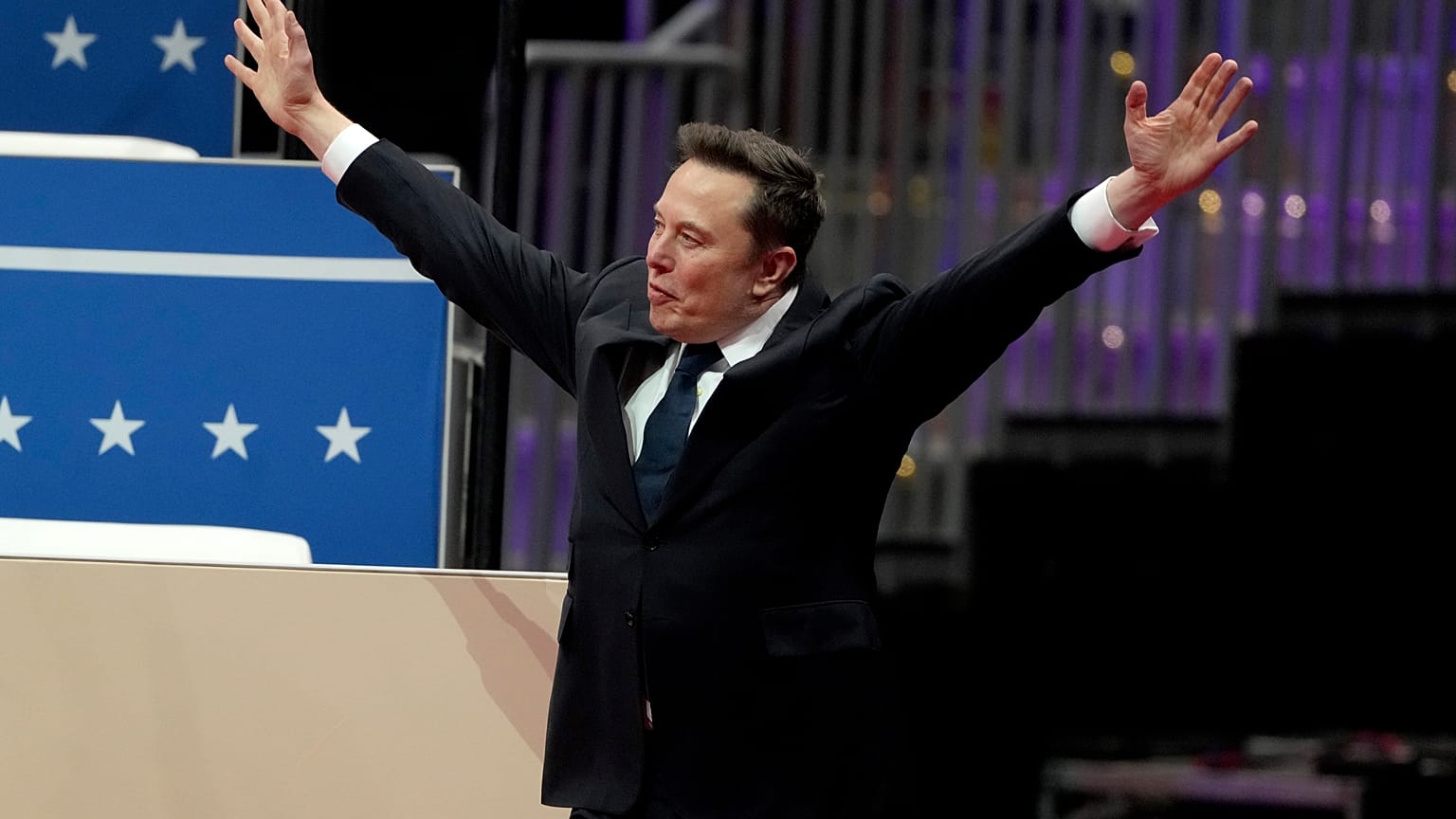 Elon Musk, Donald Trump'ın yemin törenine katılan insanları selamlıyor, 20 Ocak 2025