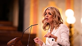 نائبة رئيس الوزراء ووزيرة العمل الإسبانية يولاندا دياز تتحدث خلال مناقشة التنصيب في البرلمان الإسباني في مدريد بإسبانيا 15 تشرين الثاني نوفمبر 2023