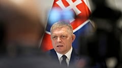Der slowakische Premierminister Robert Fico spricht während einer Medienkonferenz über die Entscheidung der Ukraine, die russischen Gaslieferungen nach Europa zu stoppen, Donnerstag, 9. Januar 2025. 
