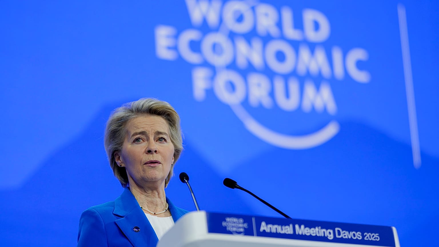 Ursula Von der Leyen przemawia w Davos.