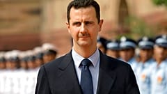 صورة من الأرشيف- الرئيس السوري بشار الأسد يتفقد حرس الشرف في القصر الرئاسي في نيودلهي، الهند