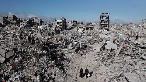 İsrail ve Hamas arasındaki ateşkes anlaşmasının yürürlüğe girmesinden bir gün sonra, Filistinliler Cebaliye'den geriye kalanlar için yürüyor, Gazze, 20.01.2025