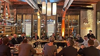 Líderes políticos y empresariales debaten ideas en una mesa redonda de ejecutivos Almuerzo de Euronews en Davos - 21 de enero de 2025.