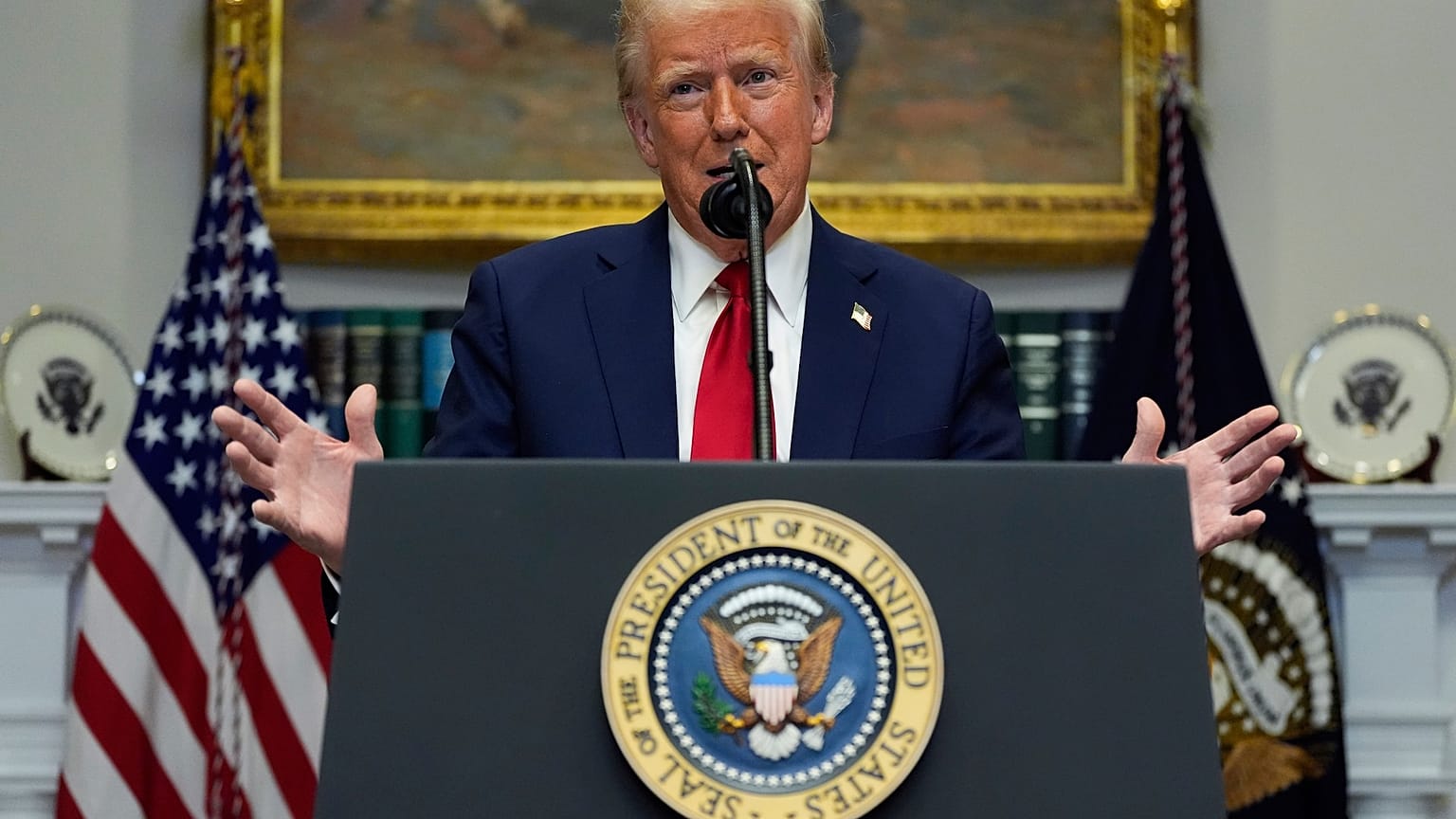 Le président Donald Trump s'exprime dans la salle Roosevelt de la Maison Blanche.