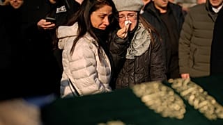 Bolu'da hayatını kaybedenler defnediliyor.