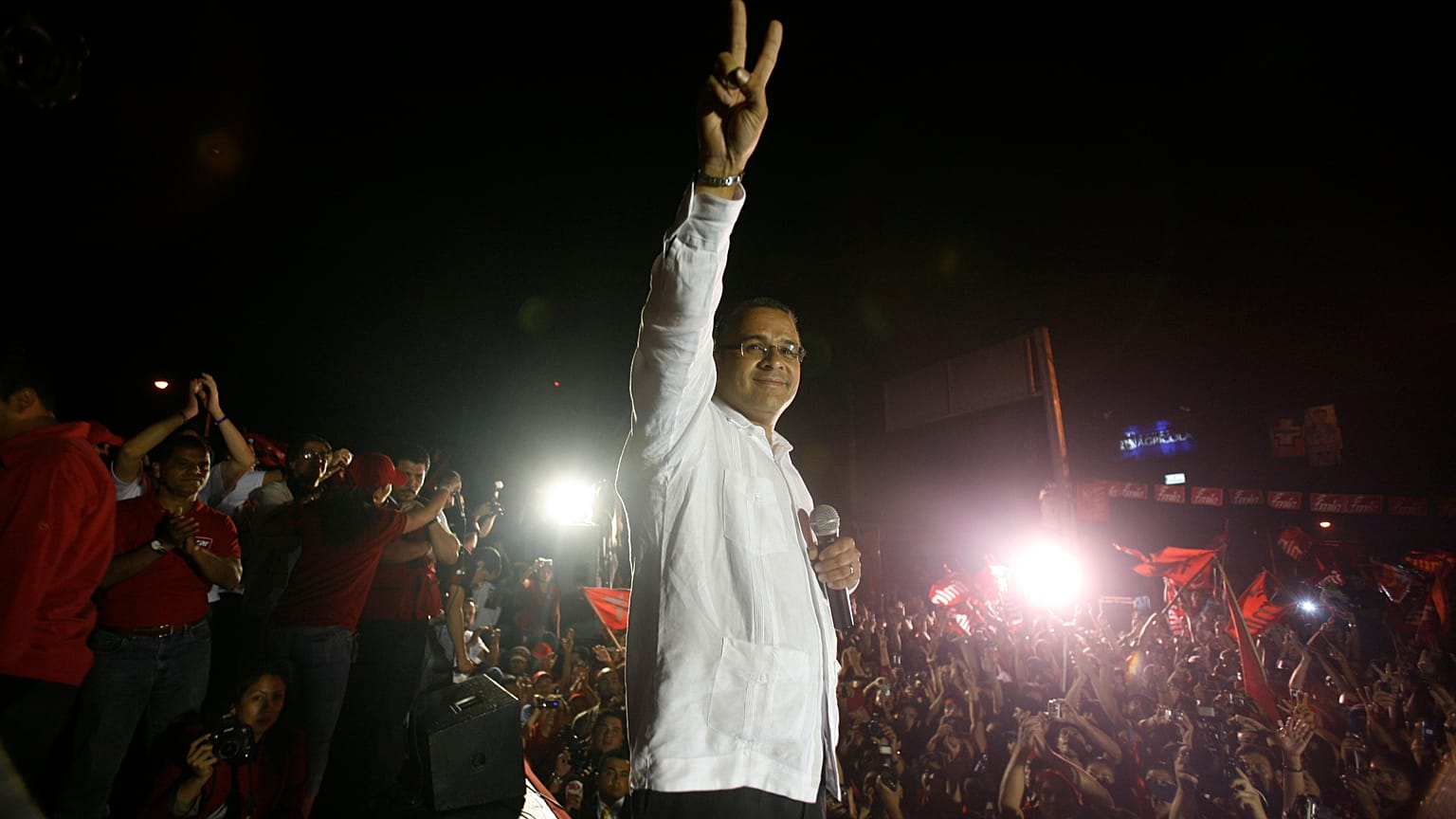 Mauricio Funes bir mitingde, 15 Mart 2009
