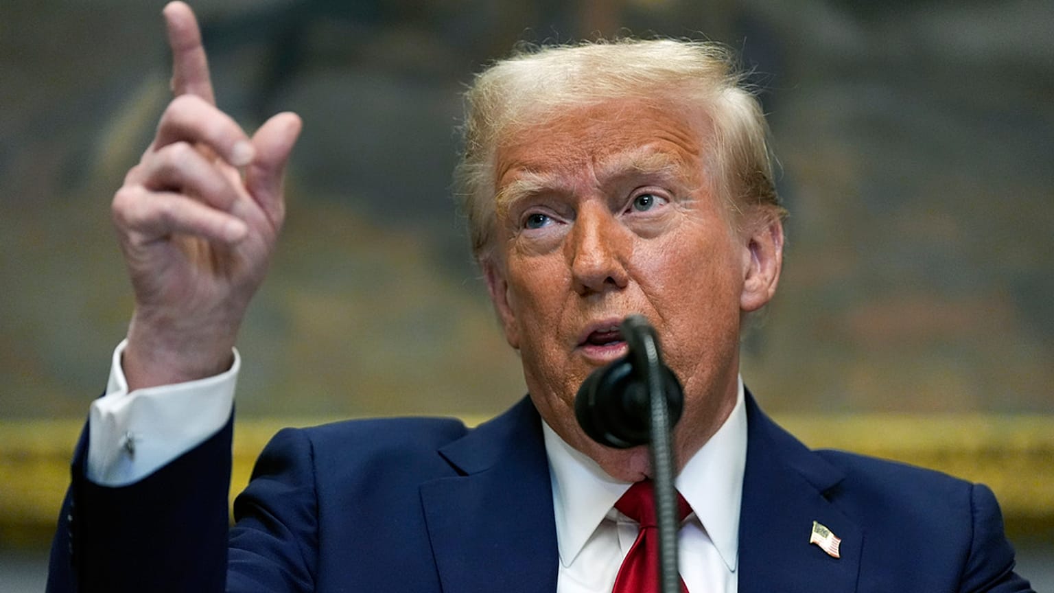 Donald Trump ha rilasciato la sua prima intervista da Presidente all'emittente Fox News