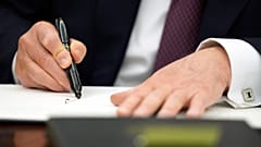 Başkan Trump 20 Ocak 2025 tarihinde görevdeki ilk gününde bir kararname imzaladı