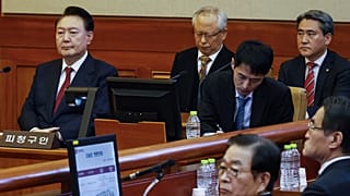 El presidente destituido de Corea del Sur, Yoon Suk Yeol, asiste a la cuarta vista de su juicio de destitución en Seúl, Corea del Sur, 23 de enero de 2025.