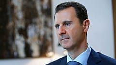 Archivo: El presidente sirio, Bashar Assad, habla durante una entrevista con la televisión iraní Khabar TV, en Damasco, Siria, el 4 de octubre de 2015.