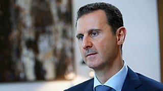 ARQUIVO - O presidente sírio Bashar Assad é fotografado a falar durante uma entrevista à televisão iraniana Khabar, em Damasco, Síria, a 4 de outubro de 2015
